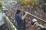 Shahrukh Khan celebrates birthday with media in Mannat, Bandra on 2nd Nov 2011 (39).JPG
